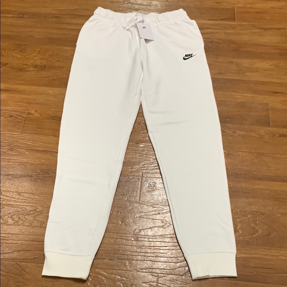 NWT Nike standard Fit 80% cotton Jogger pants